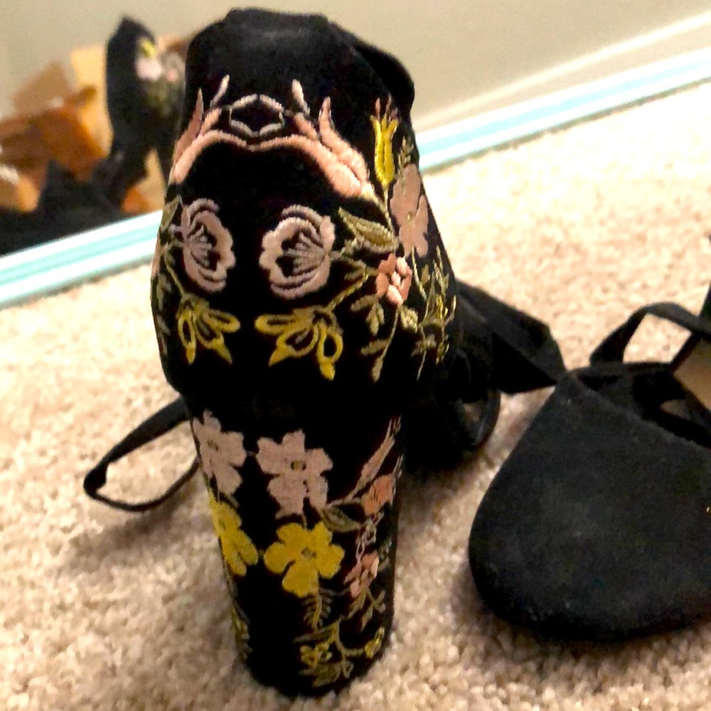 Wrap around heels